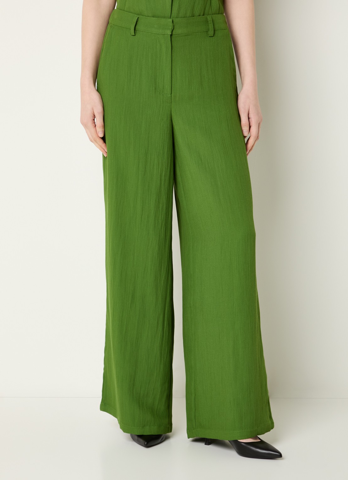 Modström Benitta mid waist wide fit pantalon van crêpe - detail 2 groen