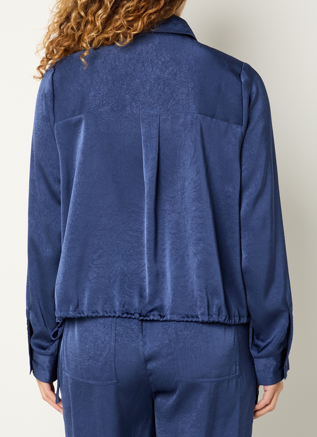 Modström Cabrina blouse met structuur - achterkant 4 royalblauw