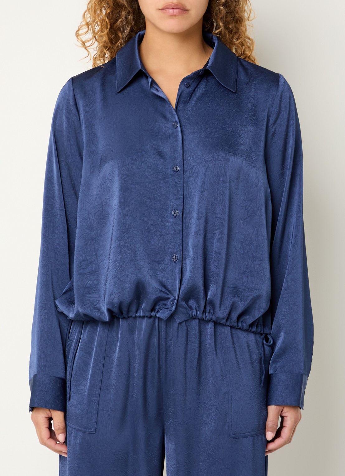 Modström Cabrina blouse met structuur - detail 3 royalblauw