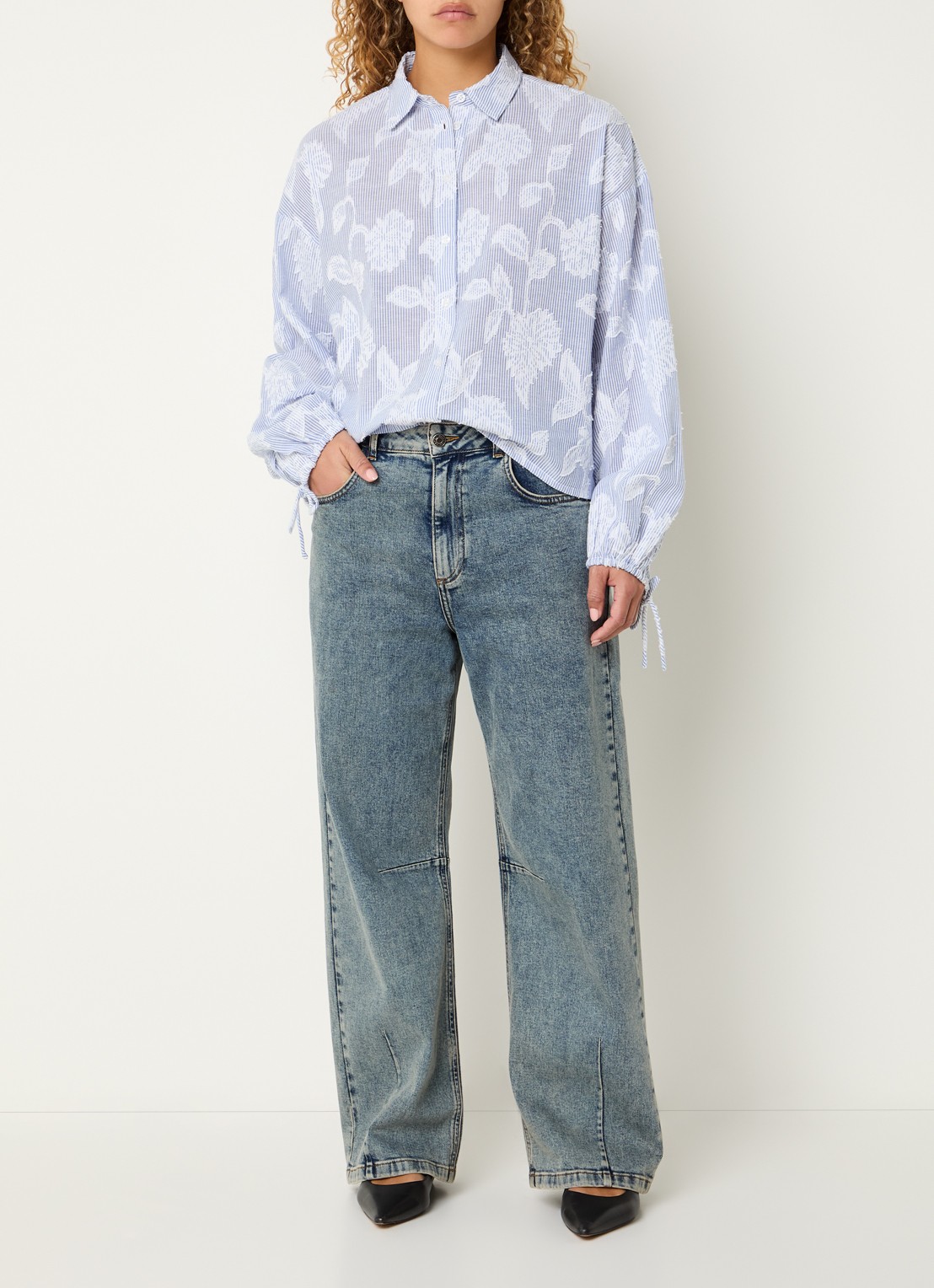 Modström Christan blouse met streepprint en bloemborduring - voorkant 2 blauw