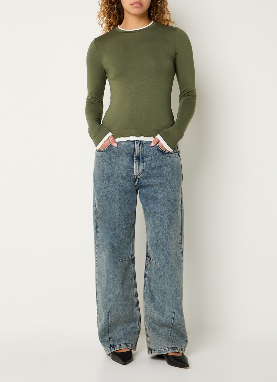 Modström Cilja longsleeve met ruches - voorkant 2 olijfgroen