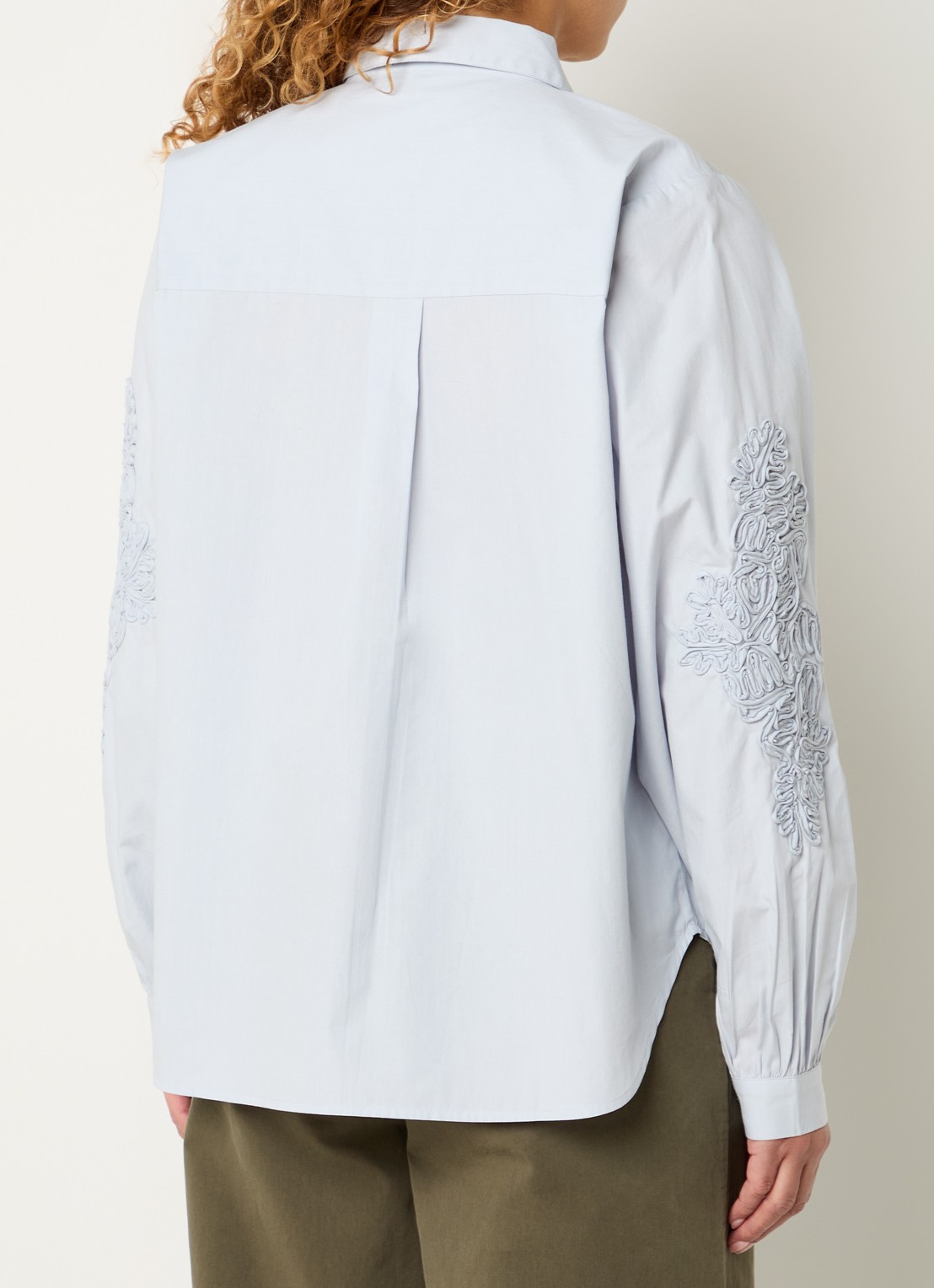 Modström Columbus blouse met borduring - achterkant lichtblauw