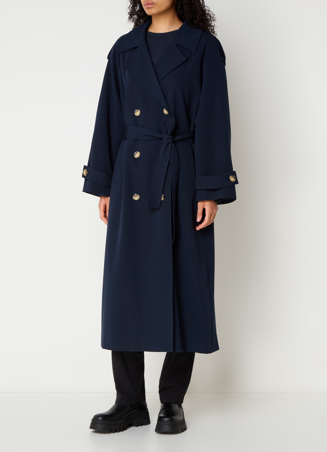 Modström EvieMD trenchcoat met steekzakken en ceintuur - detail 4 donkerblauw