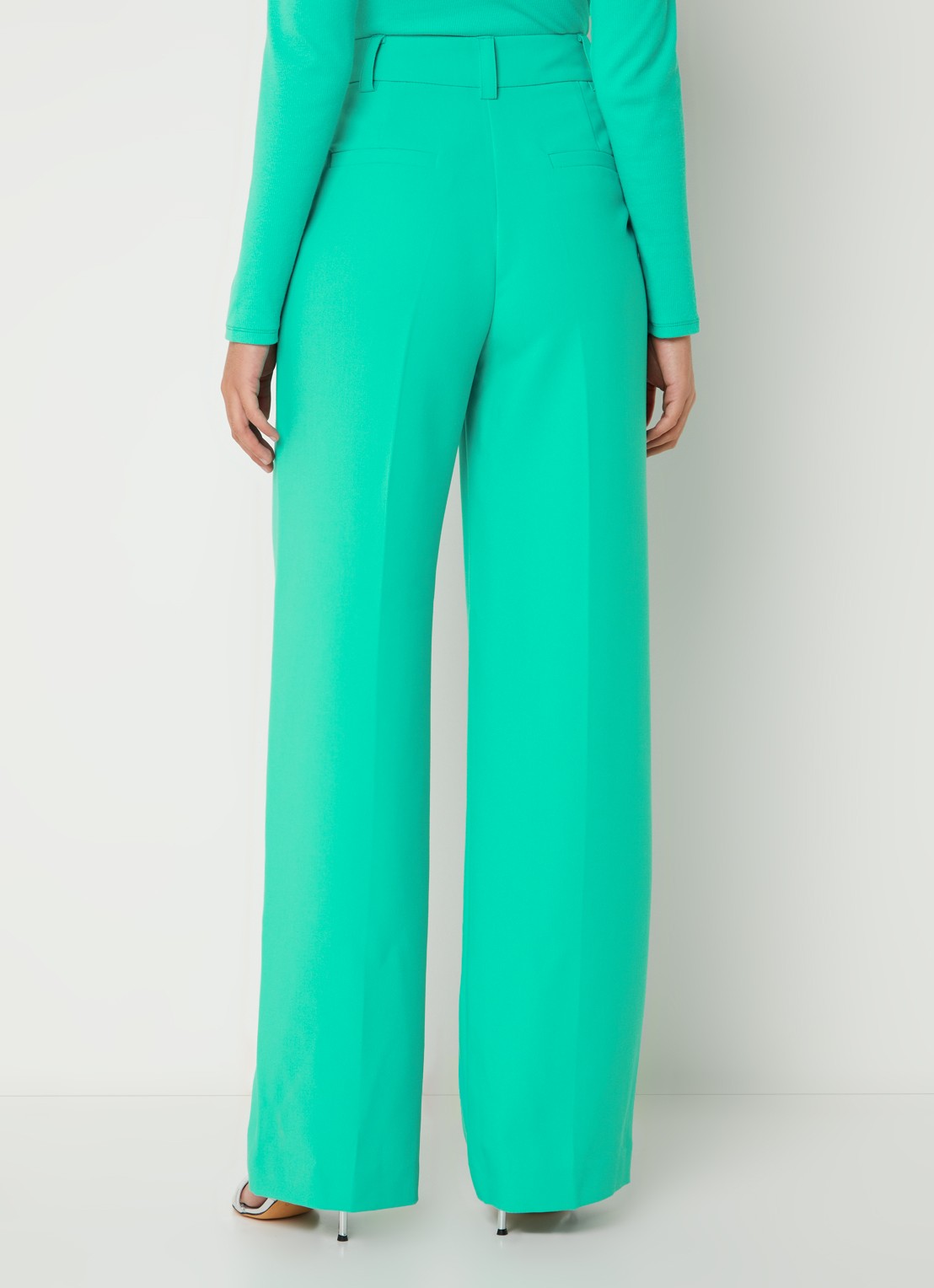 Modström Gale high waist straight fit pantalon met steekzakken en persplooi - achterkant 4 groen