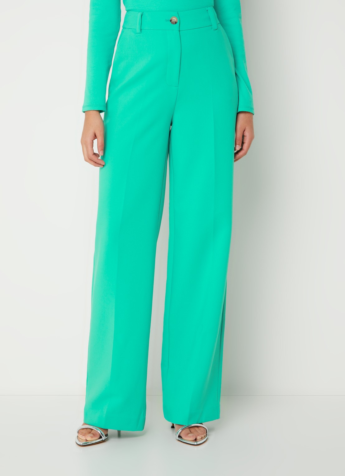 Modström Gale high waist straight fit pantalon met steekzakken en persplooi - detail 3 groen