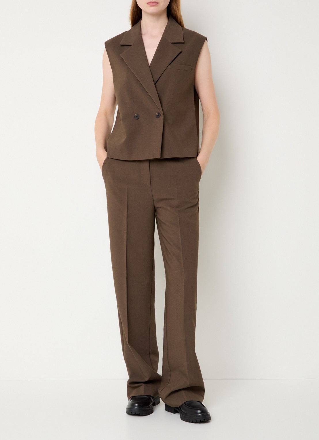 Modström Gale high waist straight fit pantalon met steekzakken en persplooi - voorkant 3 khaki