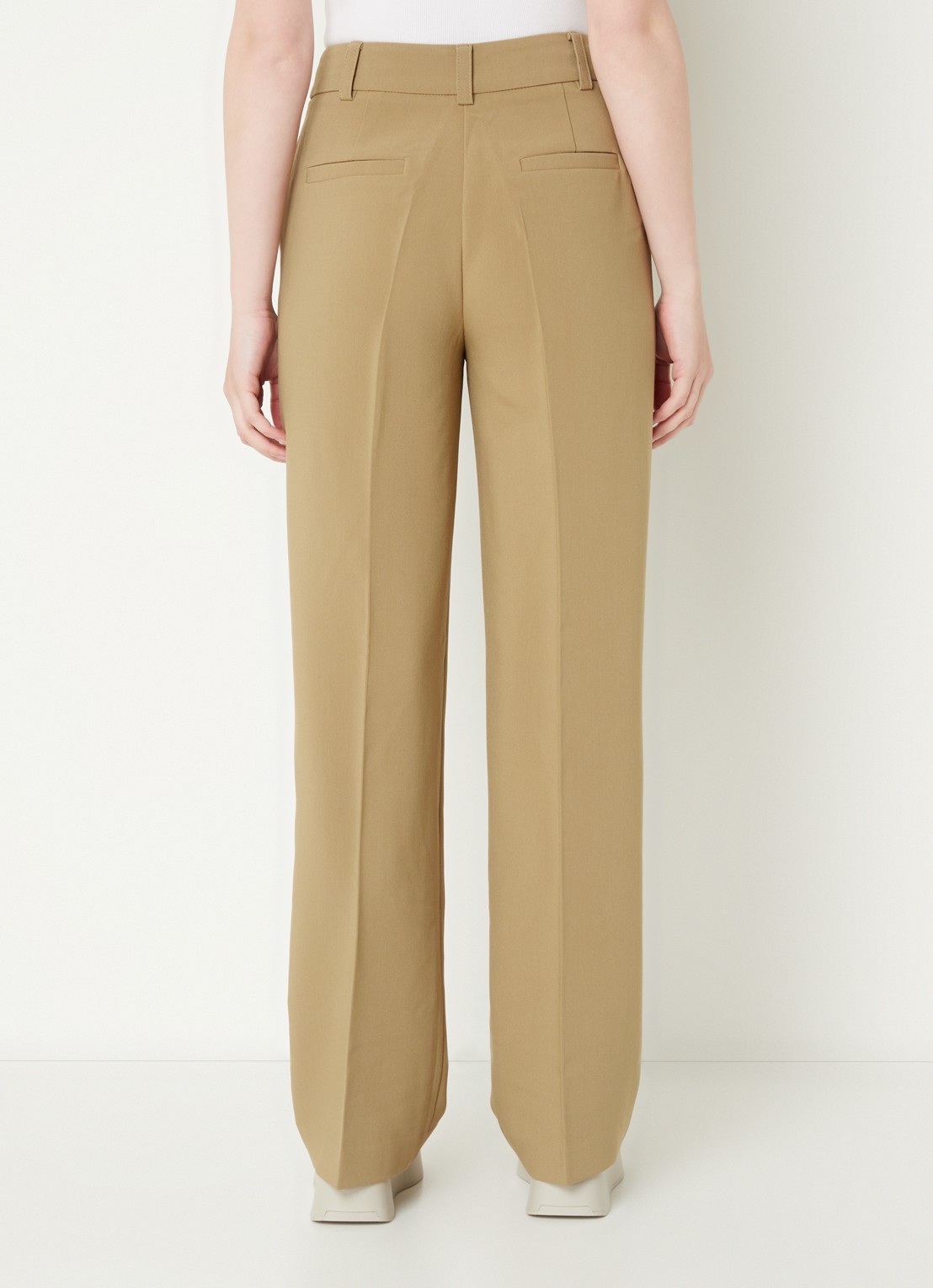 Modström Gale high waist straight fit pantalon met steekzakken en persplooi - achterkant 3 zand