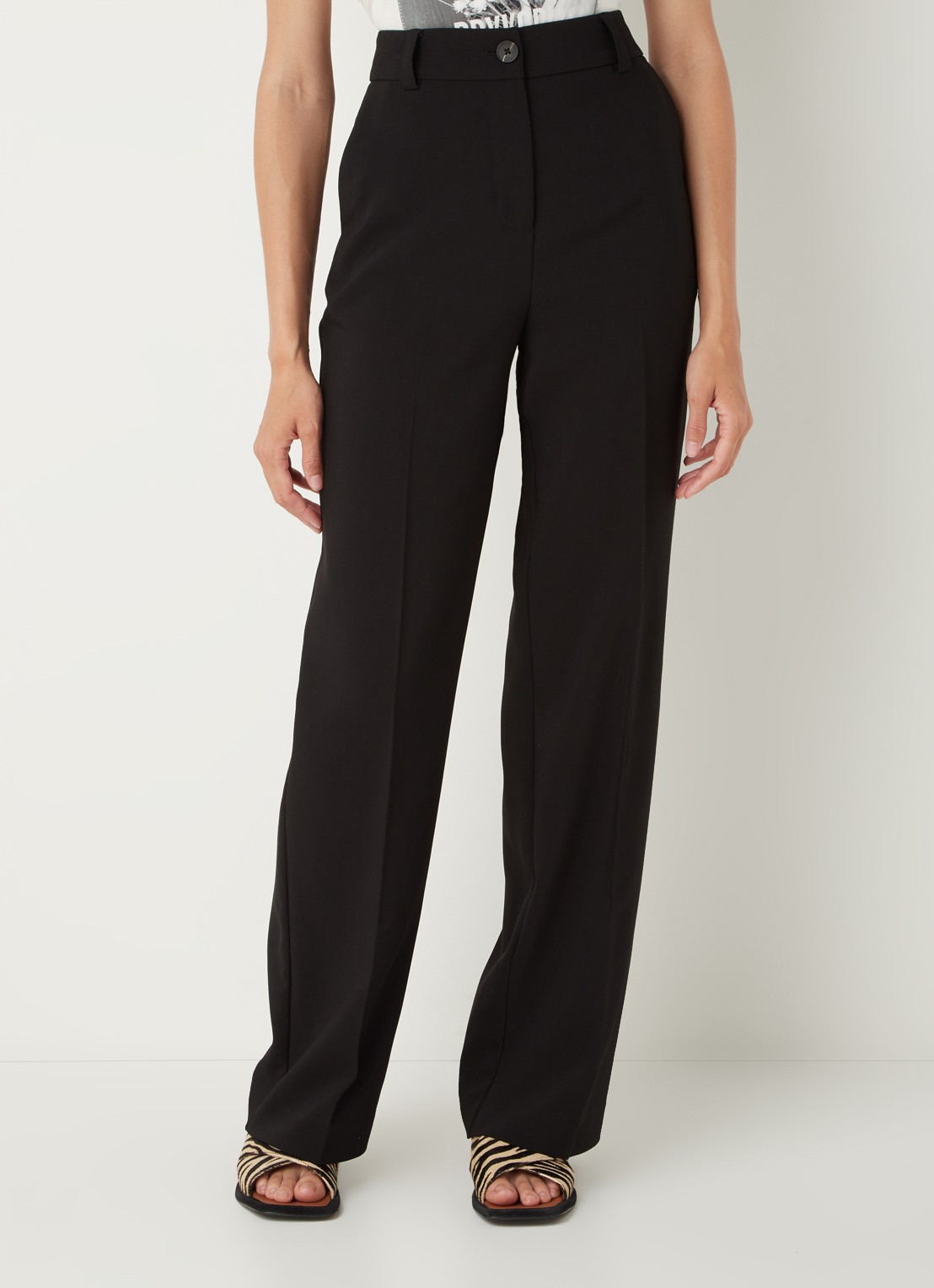 Modström Gale high waist straight fit pantalon met steekzakken en persplooi - detail 3 zwart