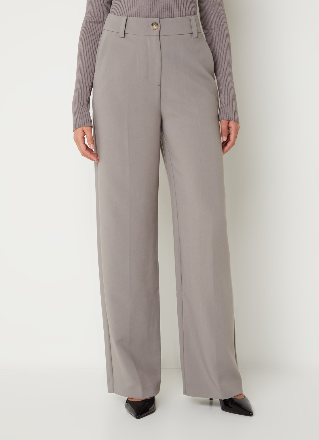 Modström Gale high waist straight fit pantalon met steekzakken en persplooi - detail 4 grijs