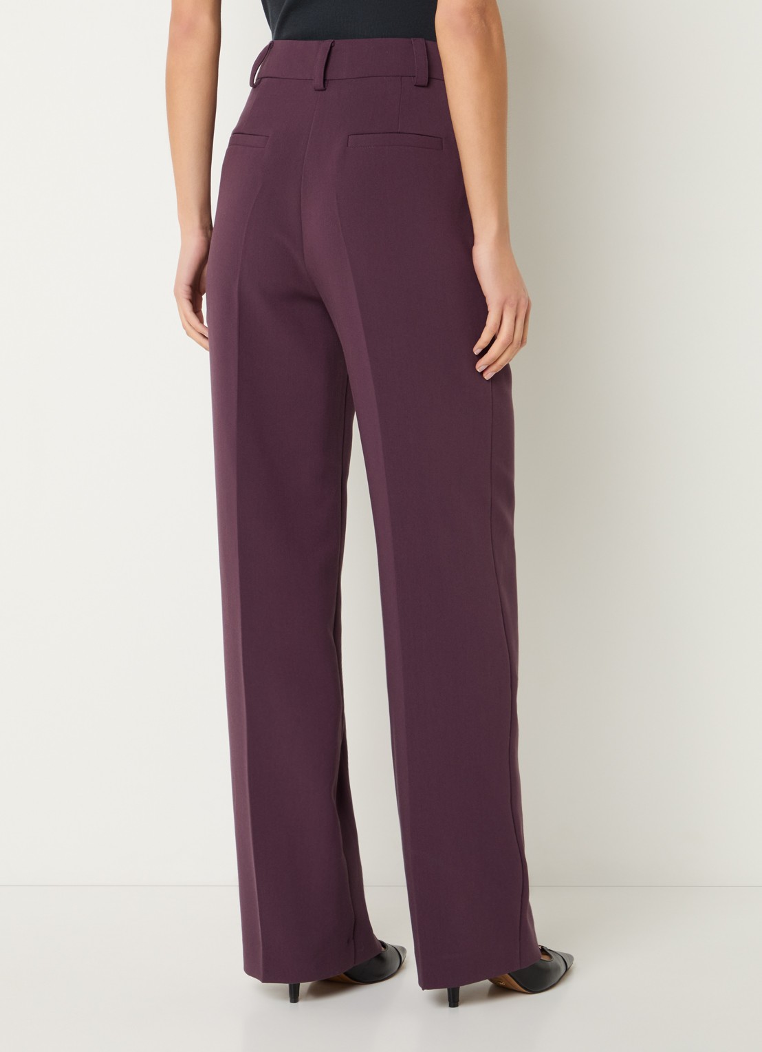 Modström Gale high waist straight fit pantalon met steekzakken en persplooi - achterkant 3 aubergine