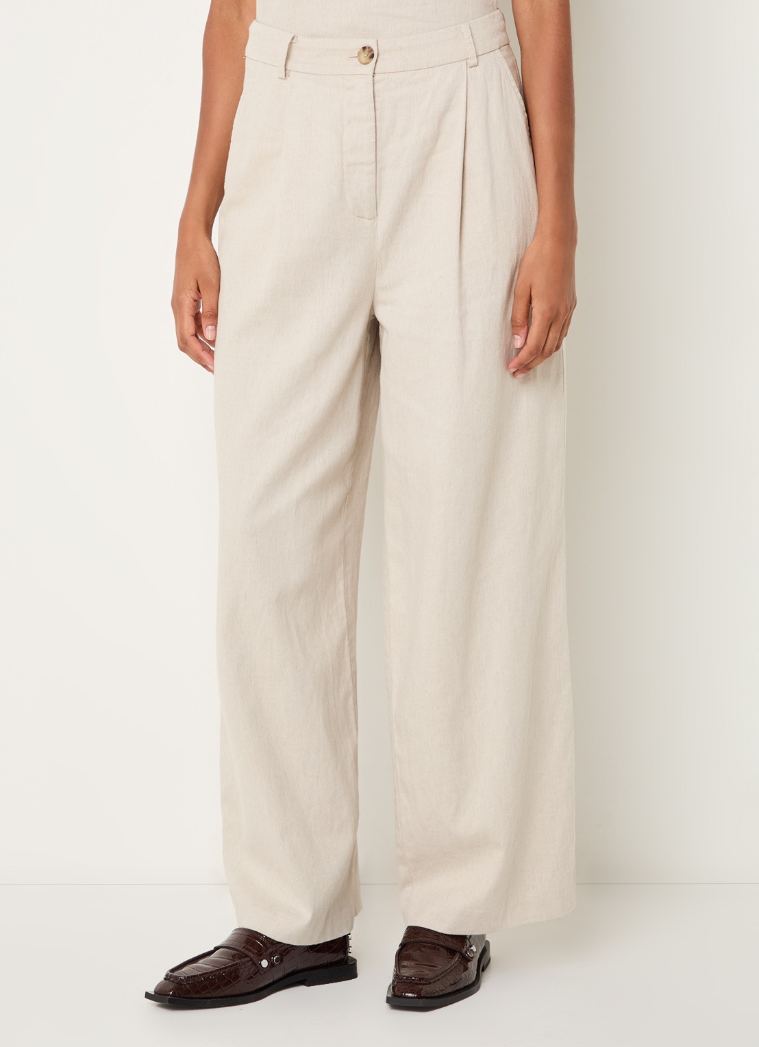 Modström Gale mid waist loose fit pantalon in linnenblend - detail 2 beige