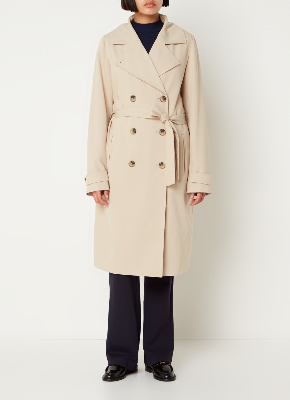 Modström Hiro trenchcoat met dubbele knopenrij en strikceintuur - detail 4 donkerbeige