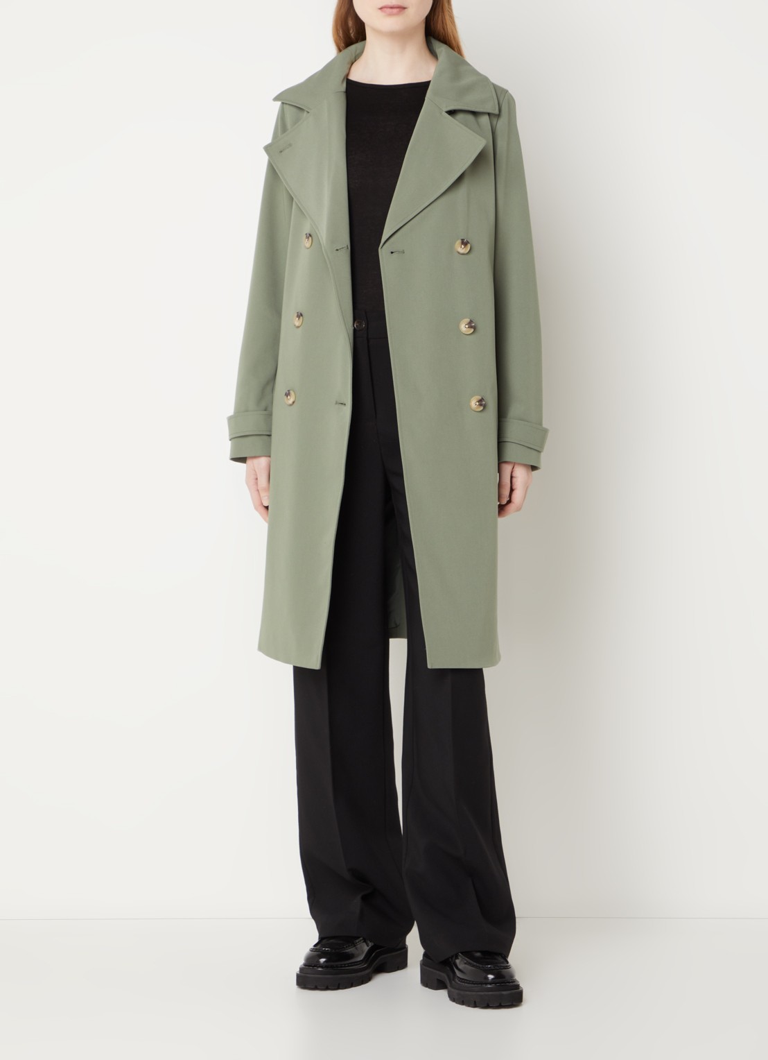 Modström Hiro trenchcoat met dubbele knopenrij en strikceintuur - voorkant 3 legergroen