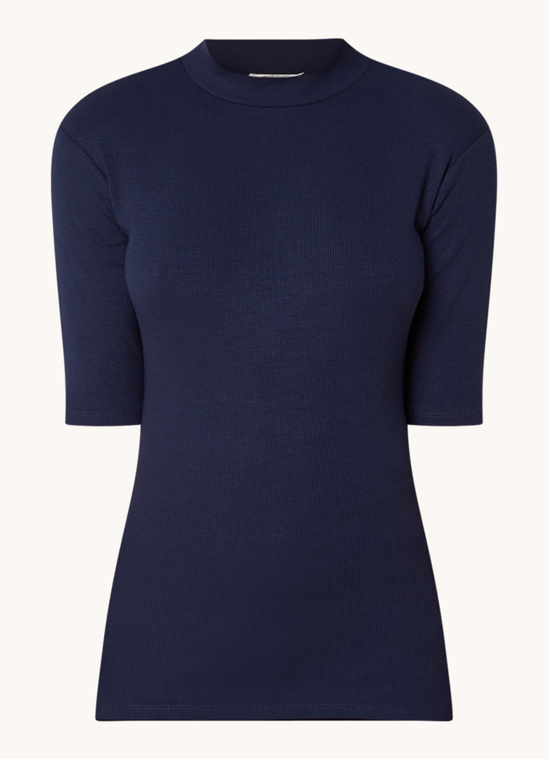 Modström Krown T-shirt met ribstructuur - voorkant jeans