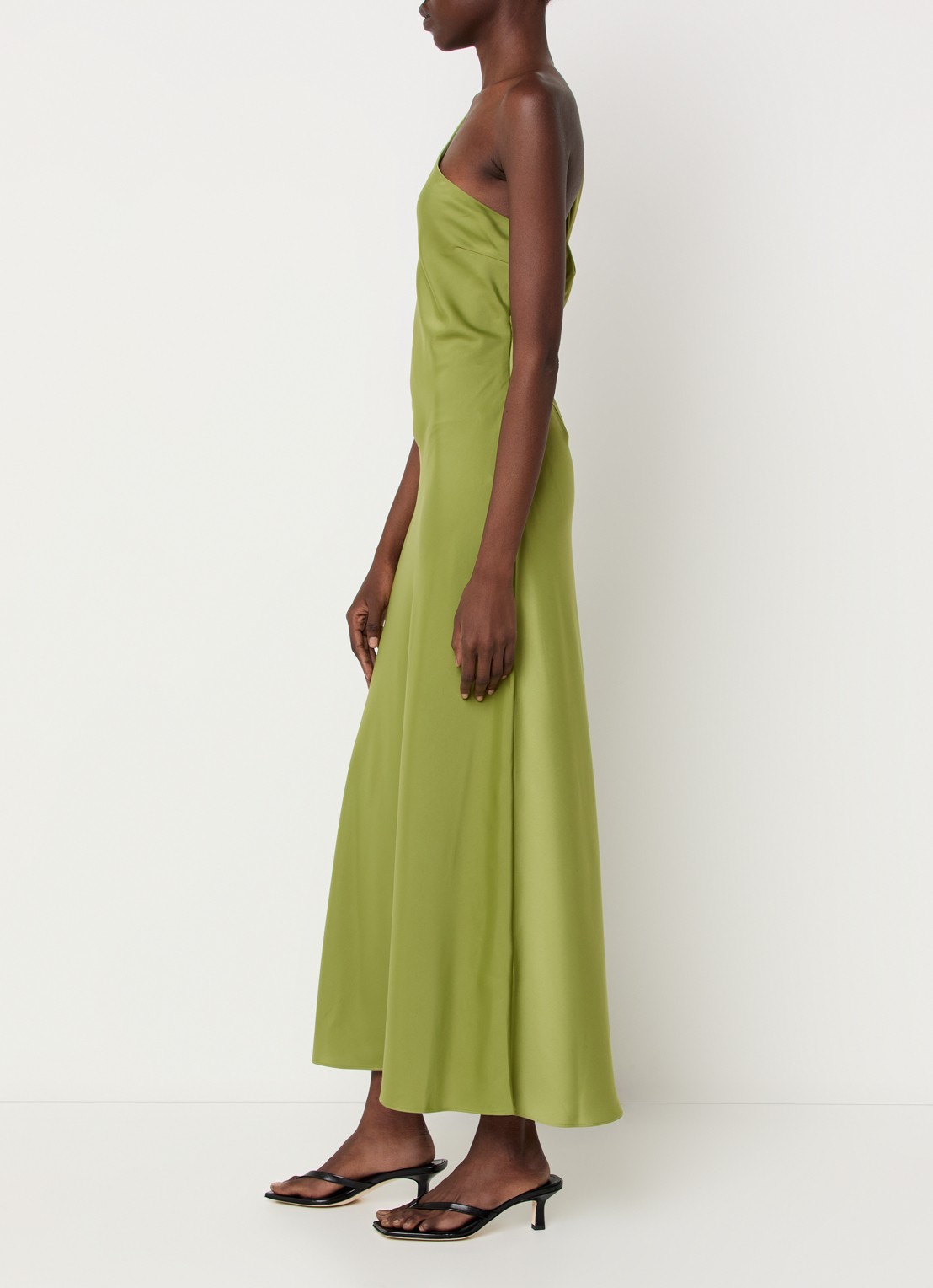 Modström Narcissa one shoulder midi jurk van satijn - voorkant 3 mosgroen