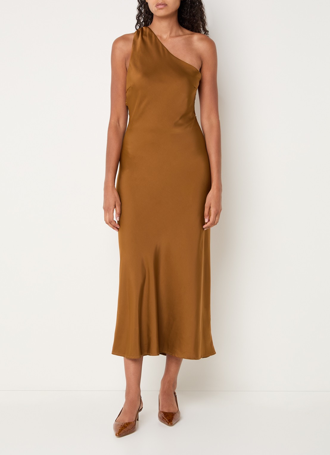 Modström Narcissa one shoulder midi jurk van satijn - detail roestbruin