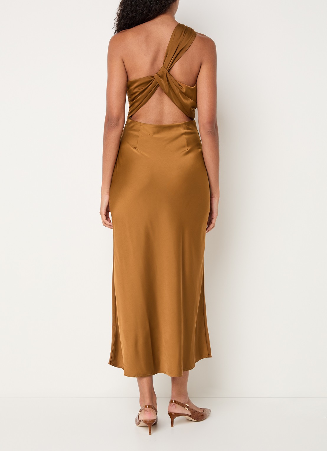 Modström Narcissa one shoulder midi jurk van satijn - voorkant 4 roestbruin