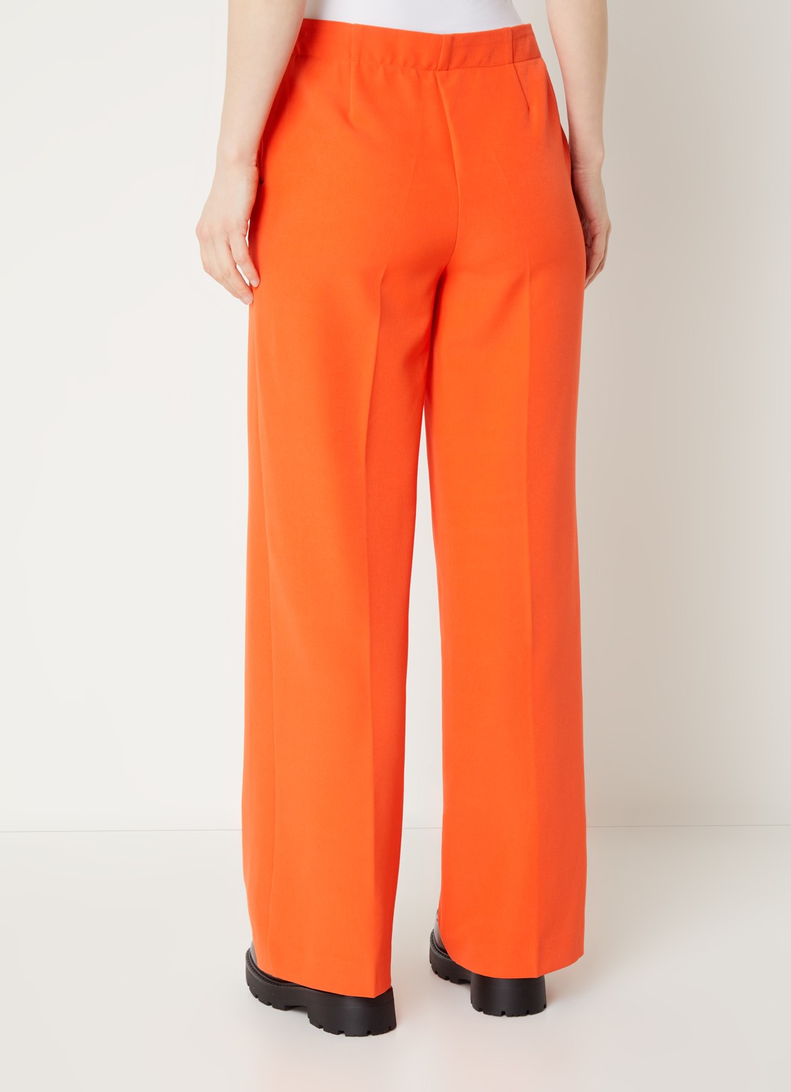 Modström Nelli high waist loose fit pantalon met steekzakken - achterkant 4 oranje