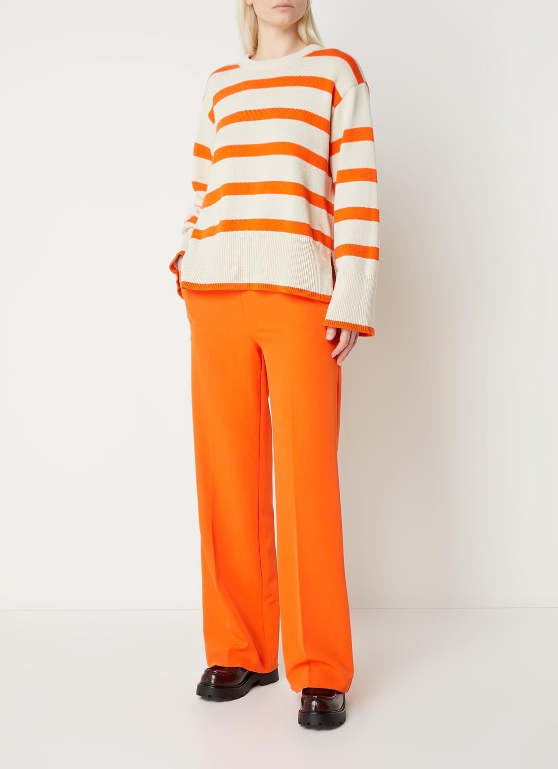 Modström Nelli high waist loose fit pantalon met steekzakken - voorkant 2 oranje