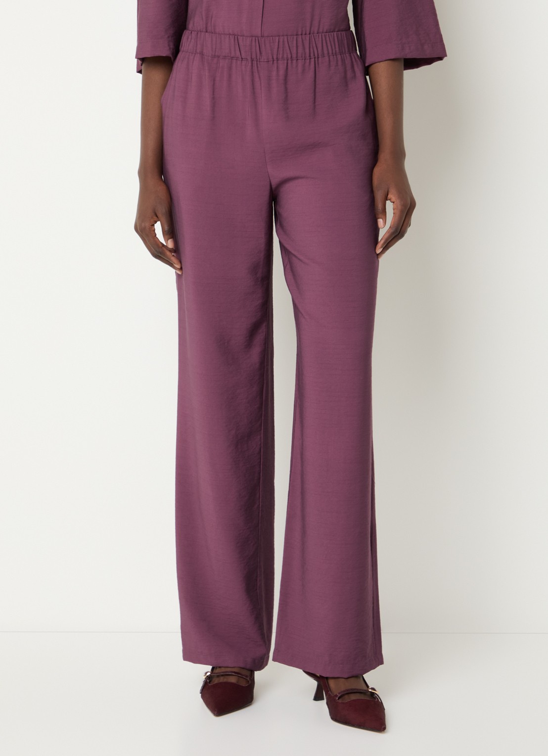Modström Nicki high waist wide fit broek met steekzakken - detail aubergine