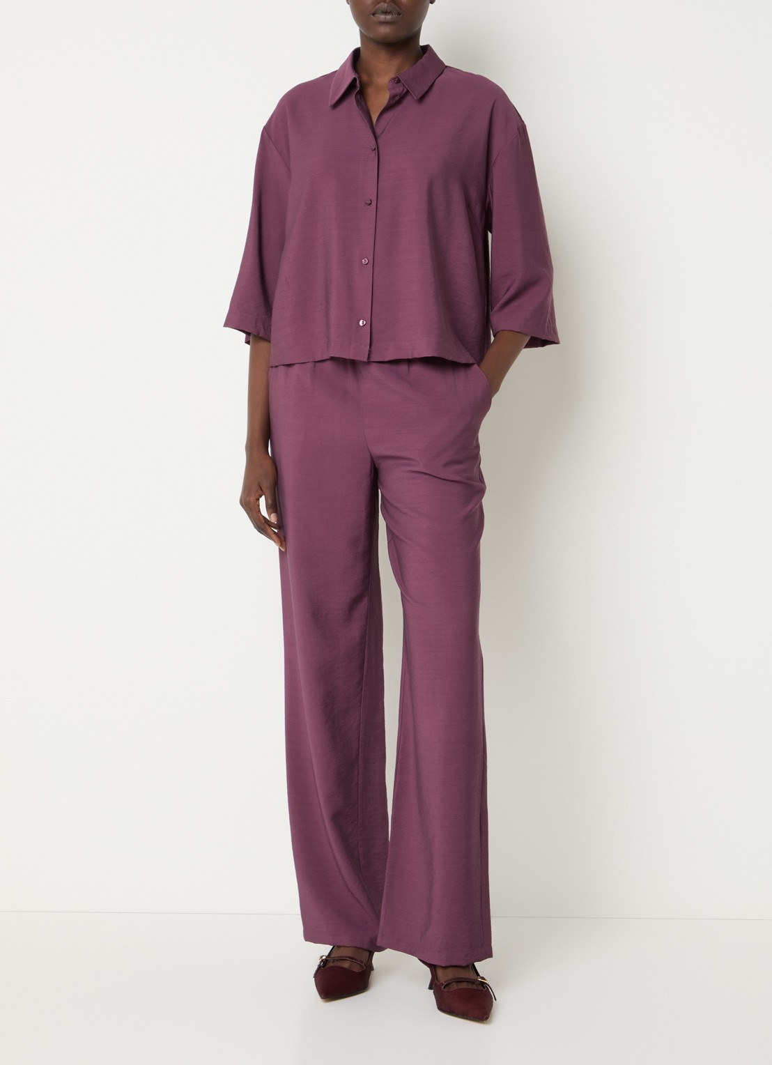 Modström Nicki high waist wide fit broek met steekzakken - voorkant 3 aubergine