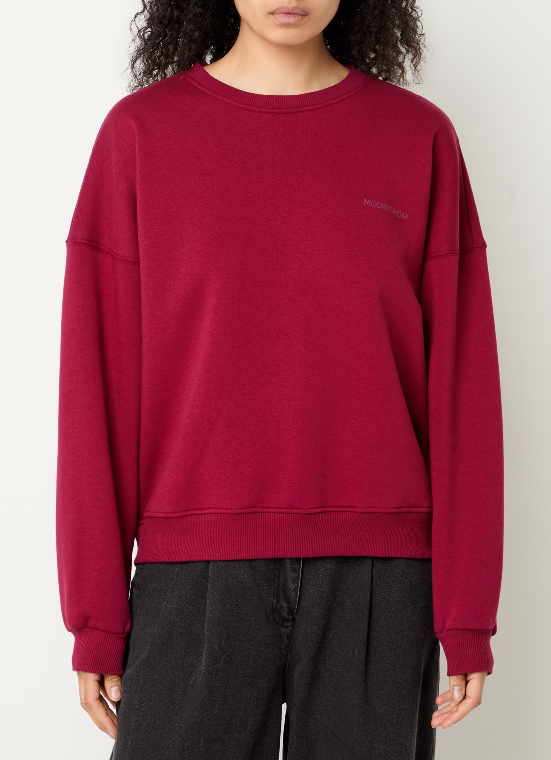 Modström Paula sweater met logo - detail 2 donkerrood