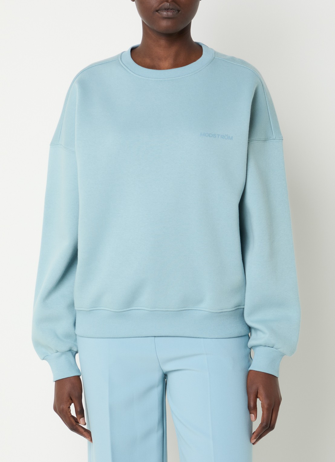 Modström Paula sweater met logo - detail 3 aquablauw