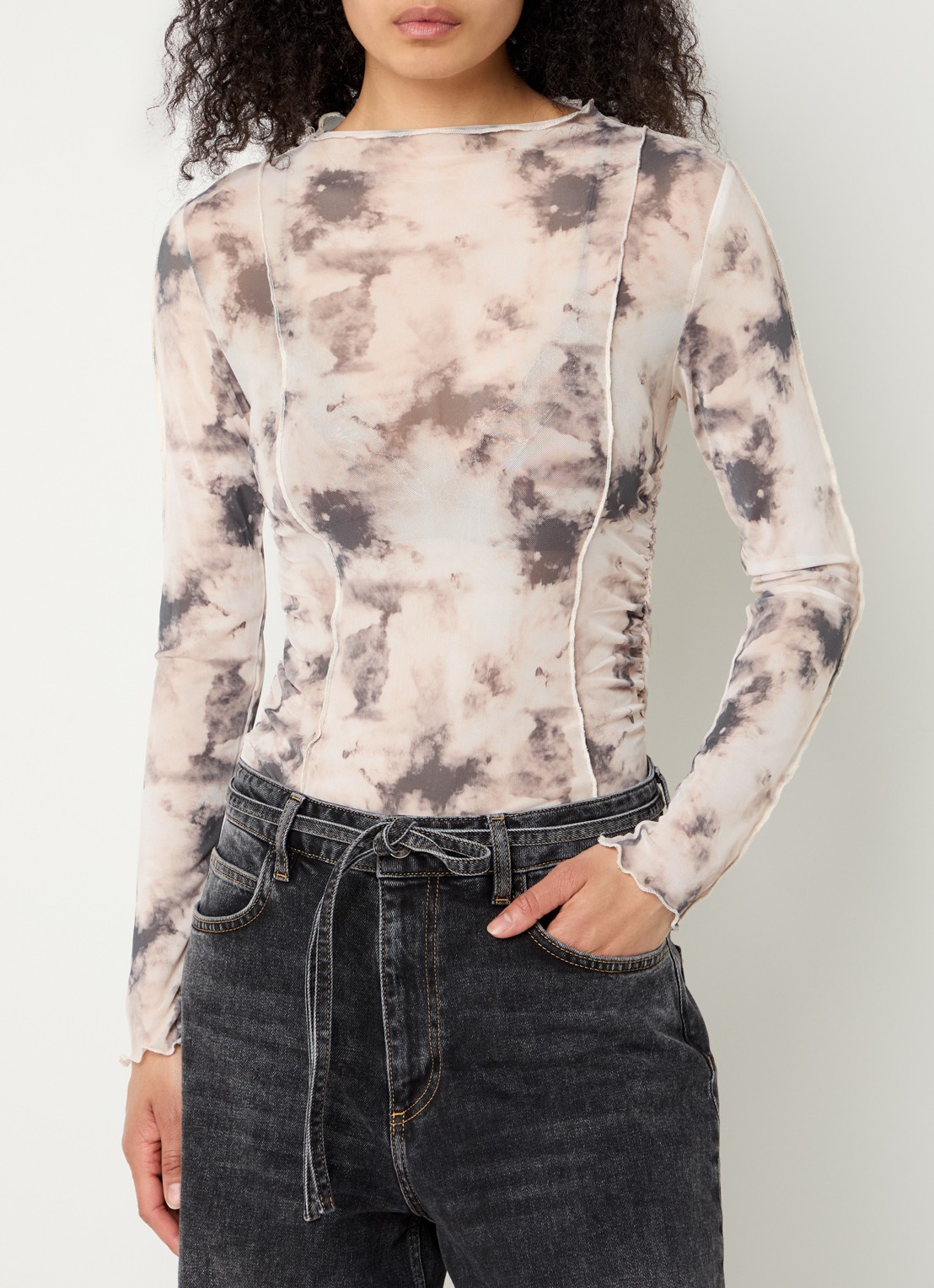 Modström Petrina semi-transparante top van mesh met print - detail 4 lichtgrijs
