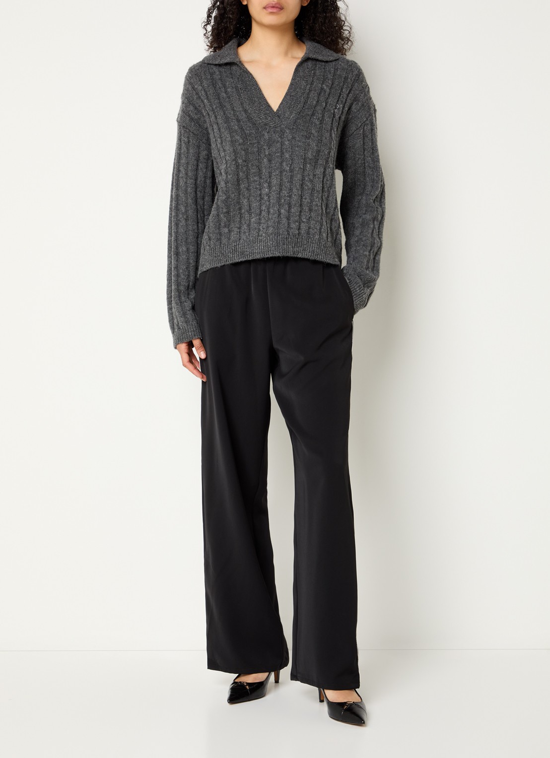 Modström Rise kabelgebreide polo in alpaca wolblend  - voorkant 2 donkergrijs