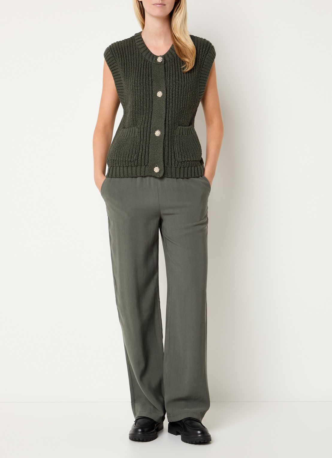 Modström Sebastian high waist straight fit broek met steekzakken - voorkant 3 legergroen