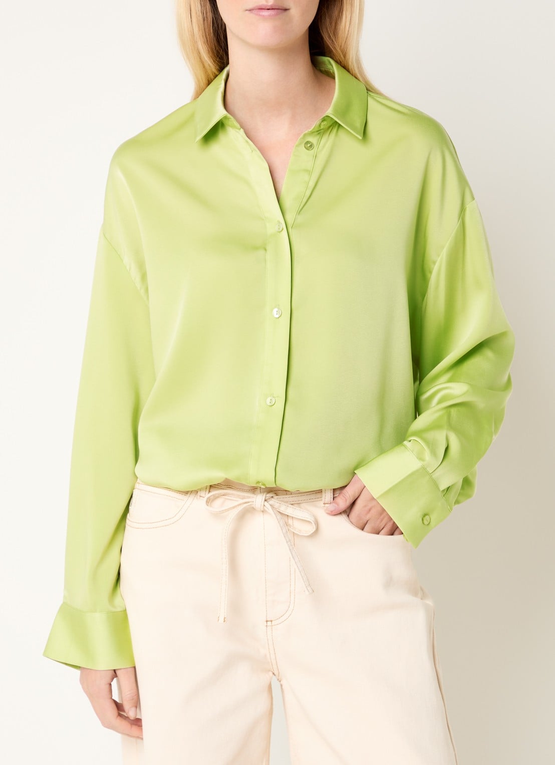 Modström Shelton blouse met glanzende finish - detail 4 lime