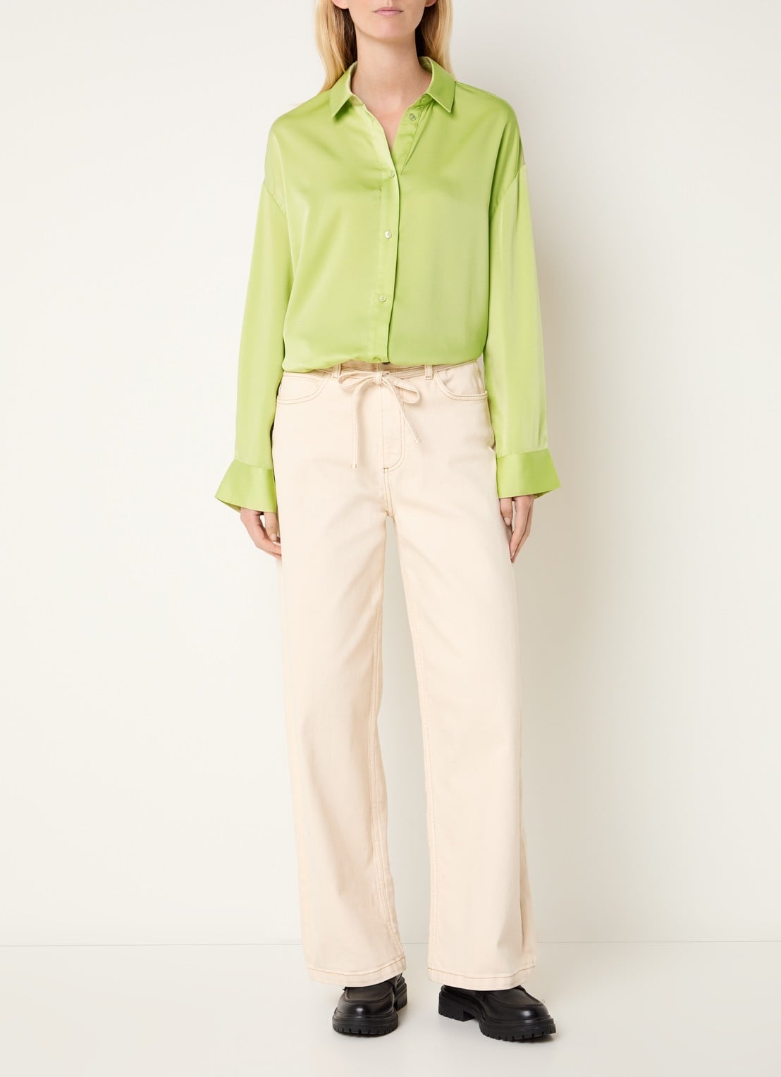 Modström Shelton blouse met glanzende finish - voorkant 2 lime