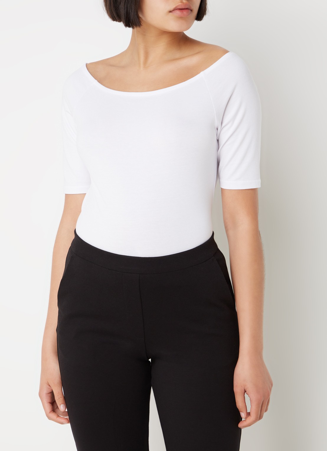 Modström Tansy top met boothals en stretch - detail wit