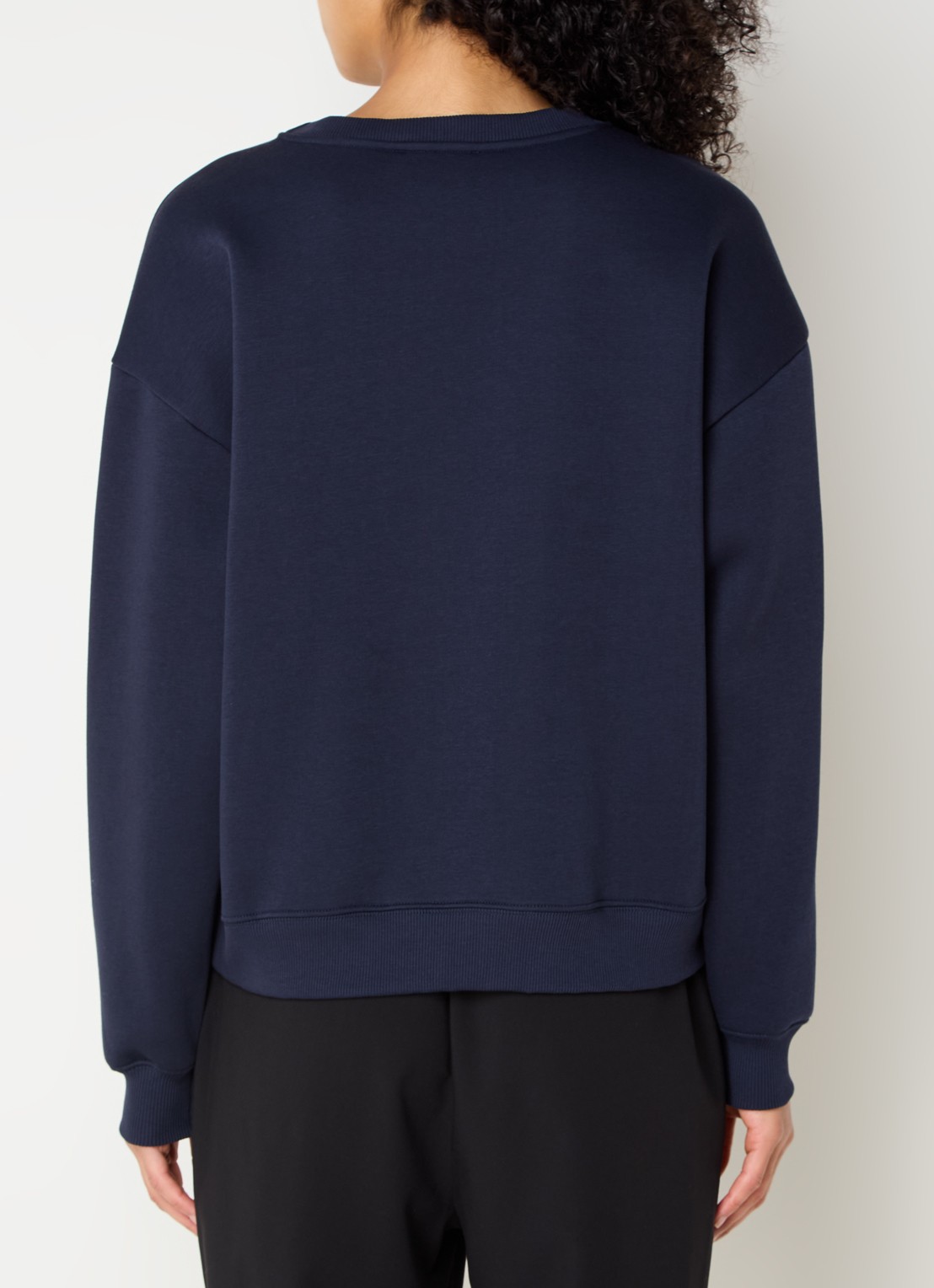 Modström Tia sweater met logoprint - achterkant donkerblauw