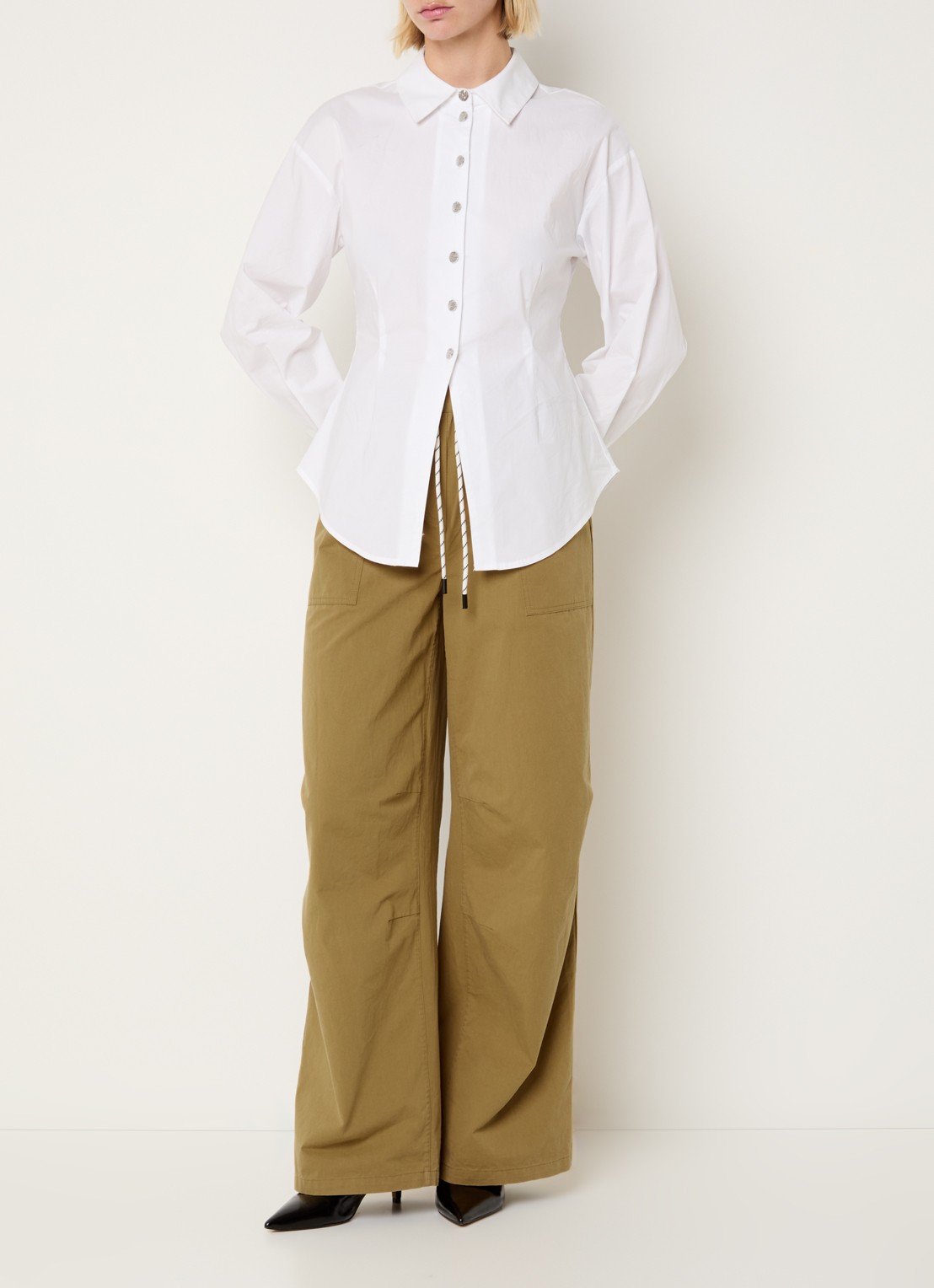 Modström Urania high waist loose fit broek met steekzakken - voorkant 4 khaki
