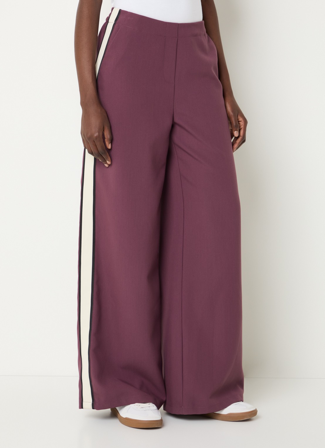 Modström Vildarmd high waist wide fit pantalon met steekzakken - detail aubergine
