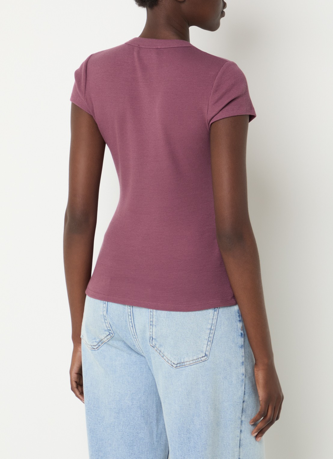 Modström Vilson T-shirt met ribstructuur - achterkant 4 aubergine