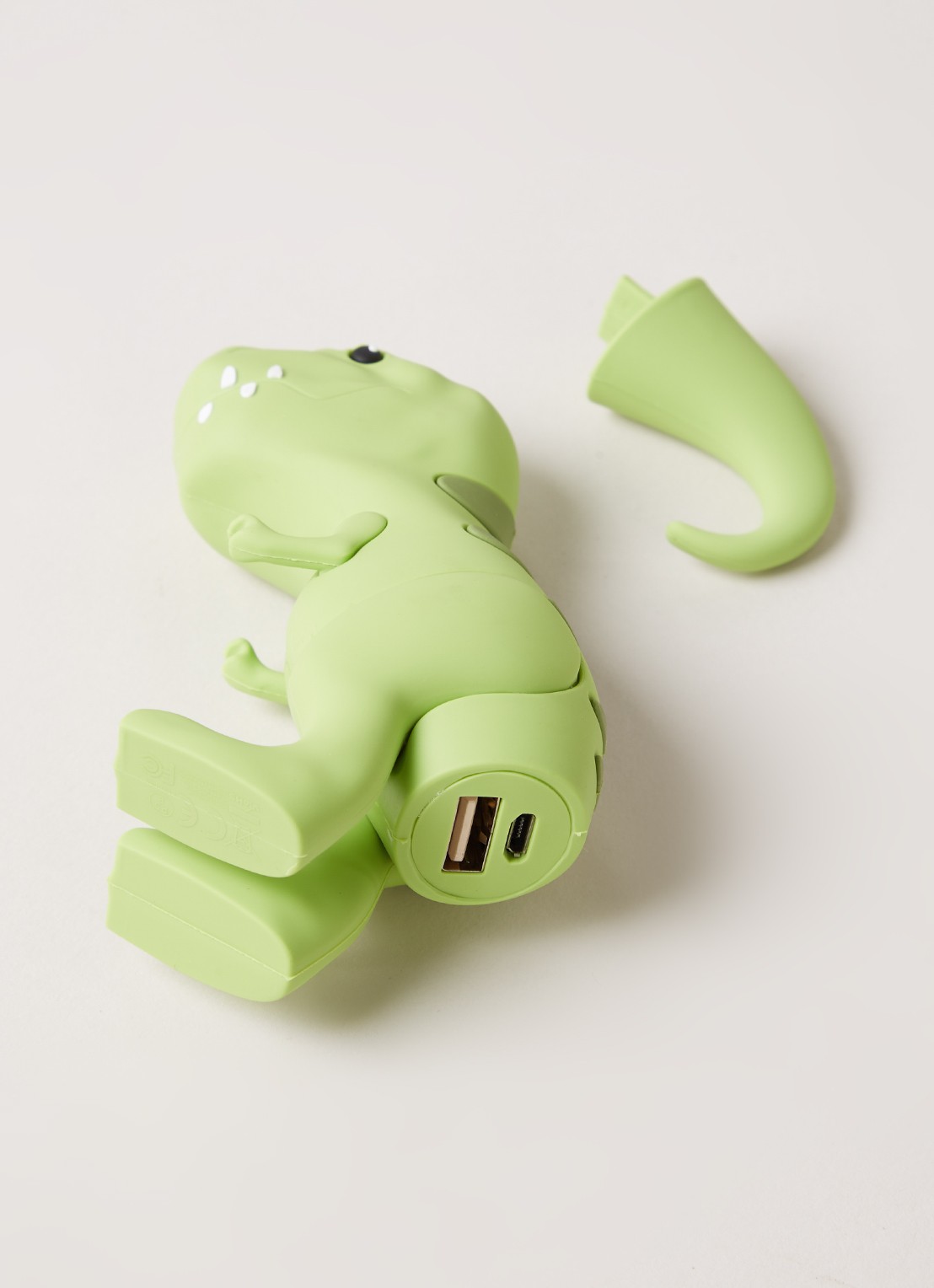 Mojipower Dino powerbank - detail 3 lichtgroen