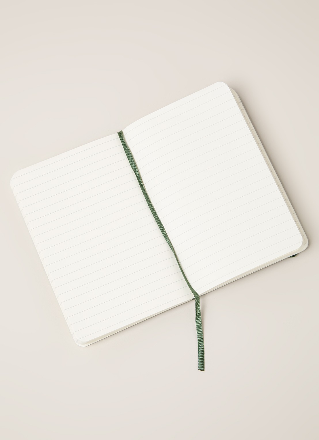 Moleskine Classic gelinieerd notitieboek 14 x 9 cm  - detail 3 groen