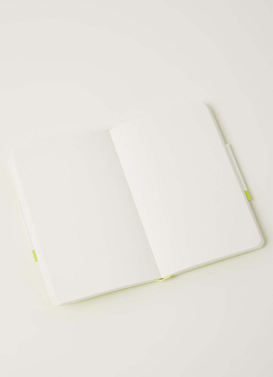 Moleskine Classic Pocket blanco notitieboek 14 x 9 cm - detail neongroen