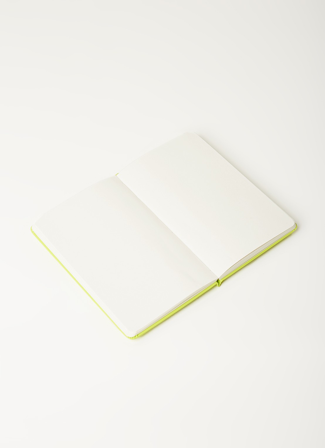 Moleskine Classic Pocket blanco notitieboek 9 x 14 cm  - detail 4 neongroen