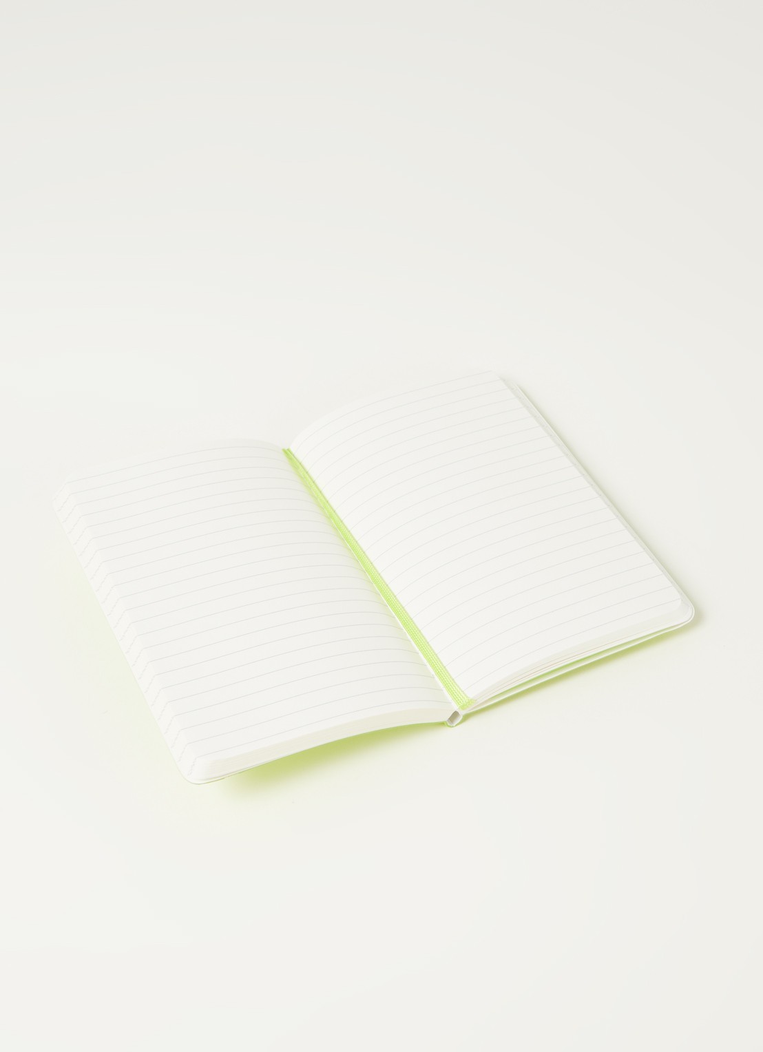 Moleskine Classic Pocket gelinieerd notitieboek 14 x 9 cm - detail neongroen