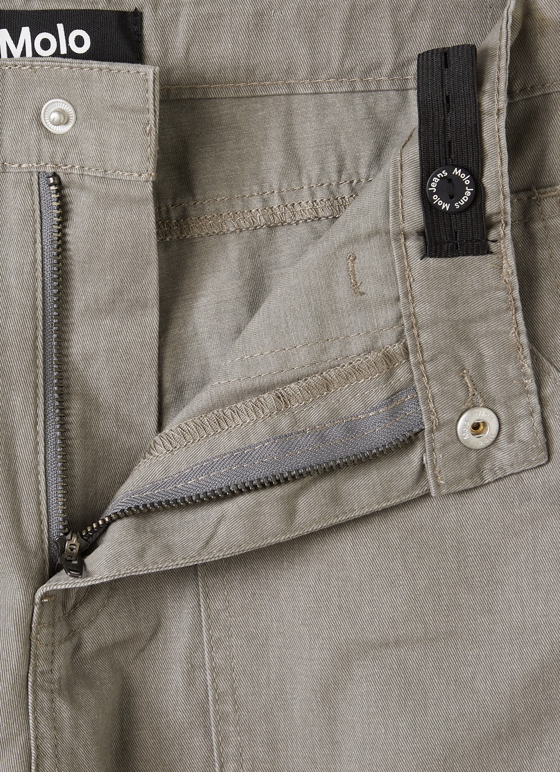 Molo Alter loose fit cargobroek met klepzakken - detail 3 taupe