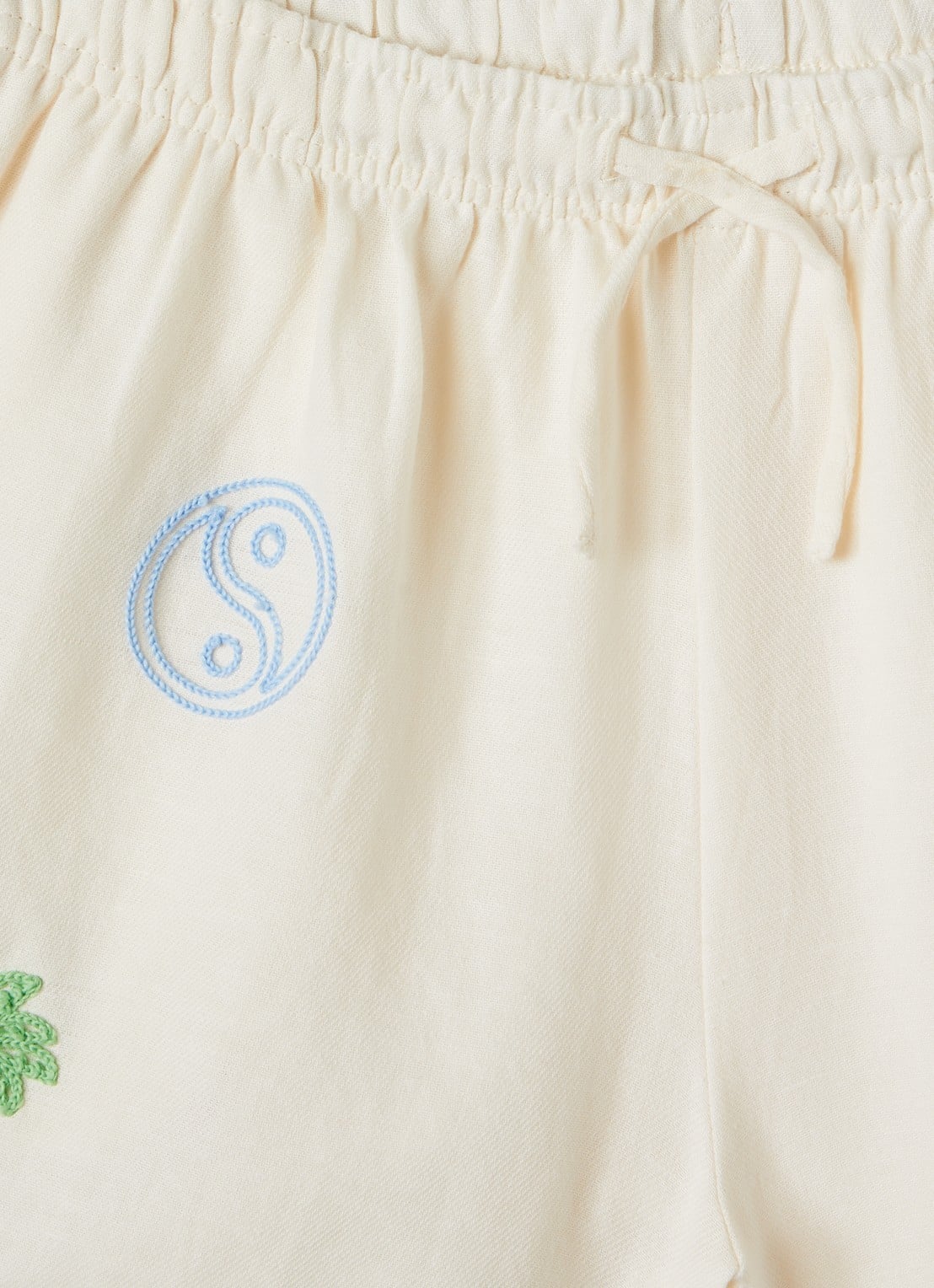 Molo Annabella loose fit korte broek met borduring - detail 3 beige