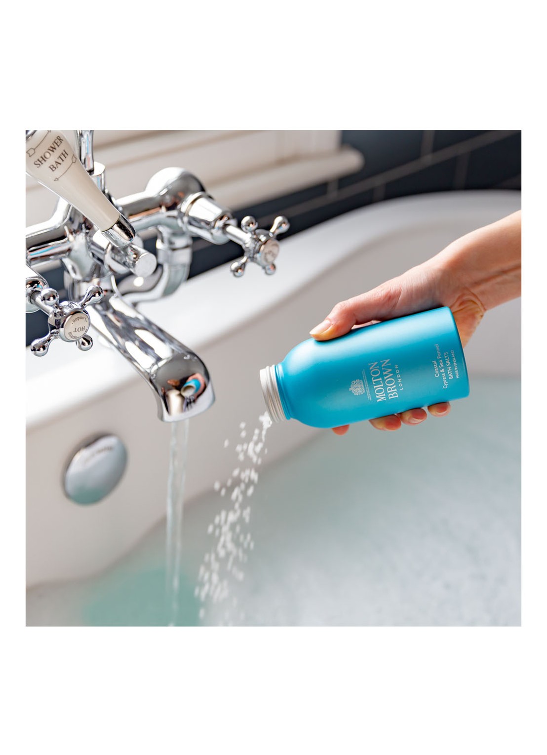 Molton Brown Coastal Cypress & Sea Fennel Bath salts - badzout - detail 4 undefined