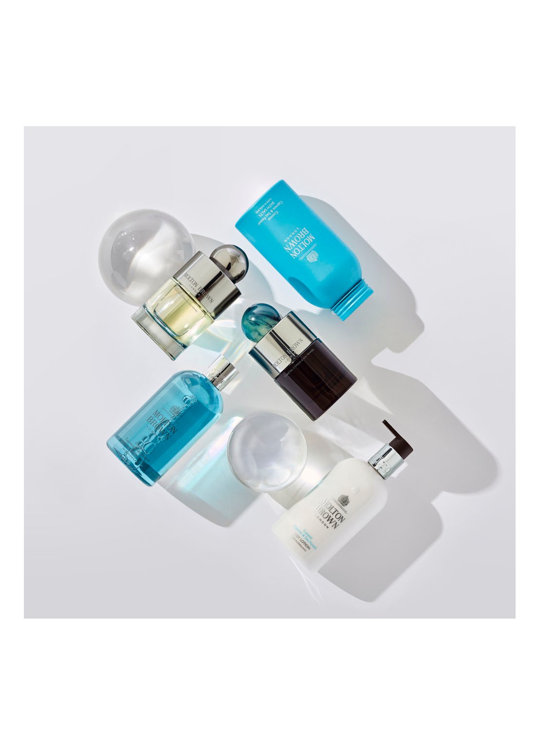 Molton Brown Coastal Cypress & Sea Fennel Bath salts - badzout - detail 5 undefined