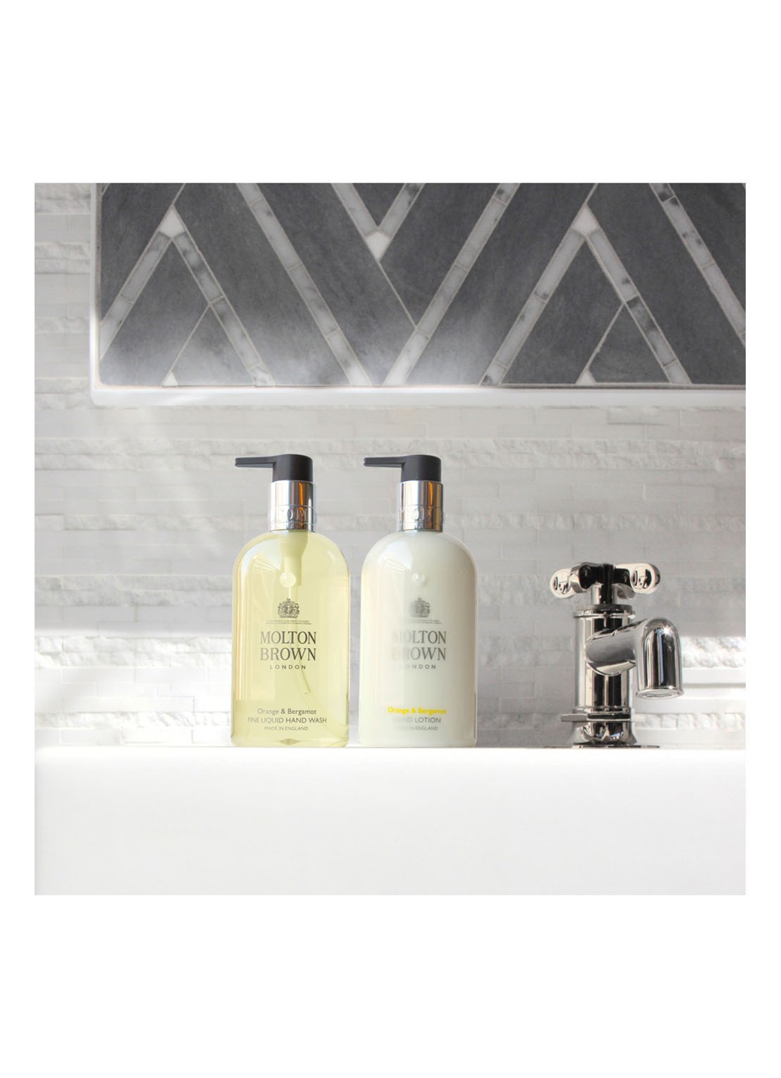Molton Brown Orange & Bergamot Hand Lotion - handcrème - detail 3 undefined
