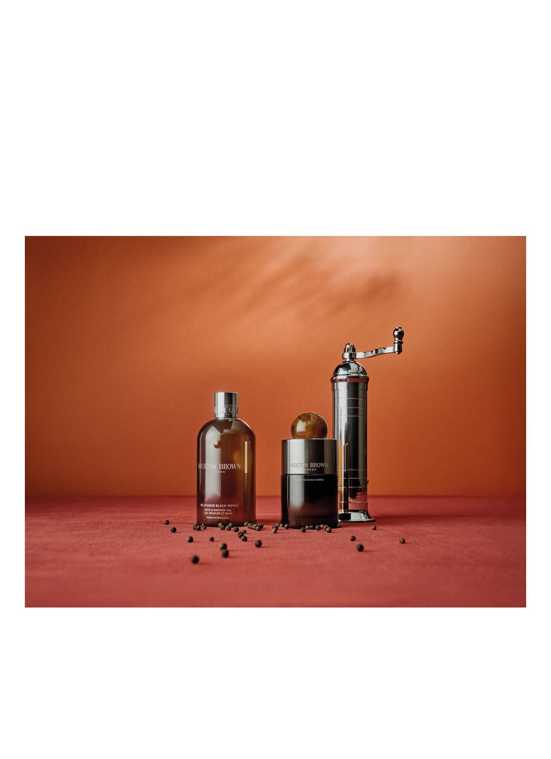 Molton Brown Re-Charge Black Pepper Signature Scented Candle - geurkaars - detail undefined