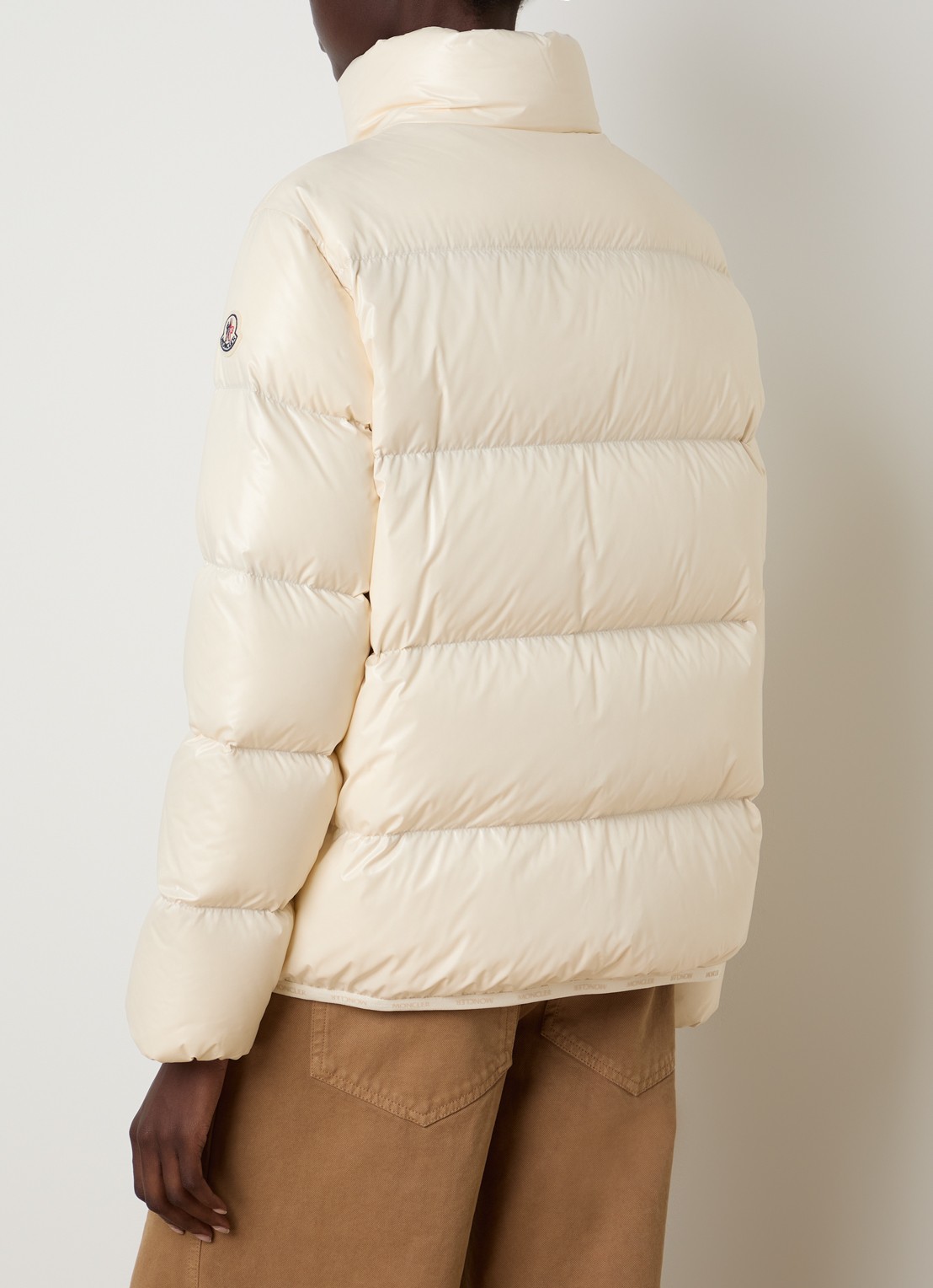 Moncler Abbadia puffer jack met donsvulling en ritszakken - achterkant beige