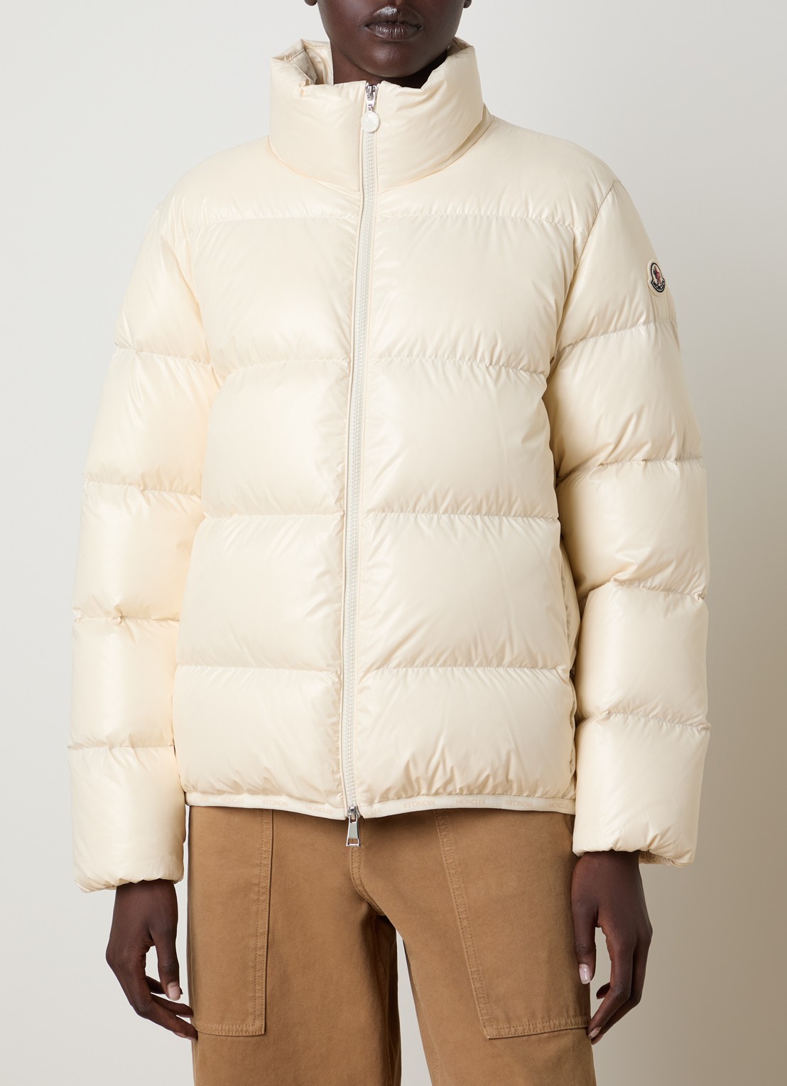 Moncler Abbadia puffer jack met donsvulling en ritszakken - detail 2 beige